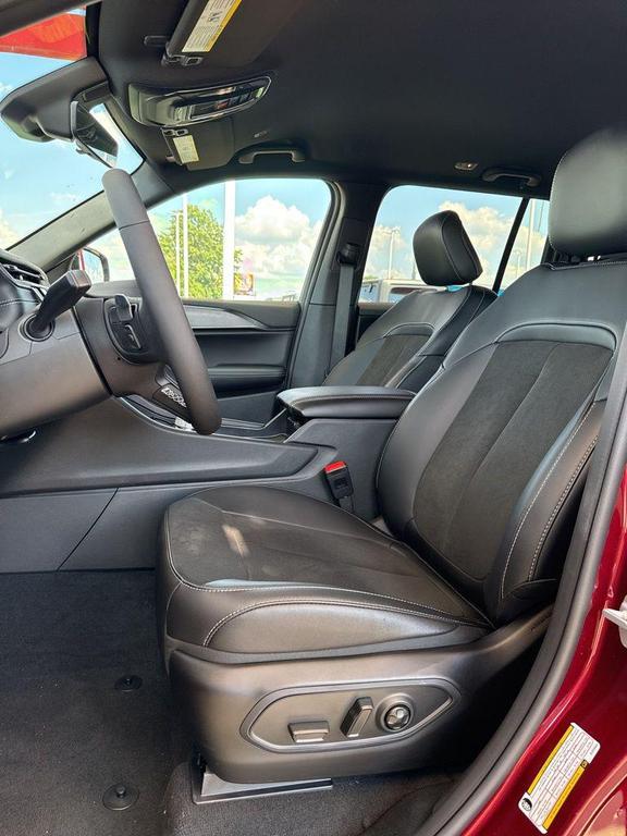 used 2025 Jeep Grand Cherokee car, priced at $39,800