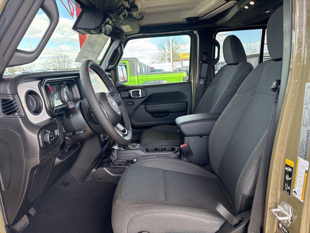 new 2025 Jeep Gladiator car, priced at $44,602