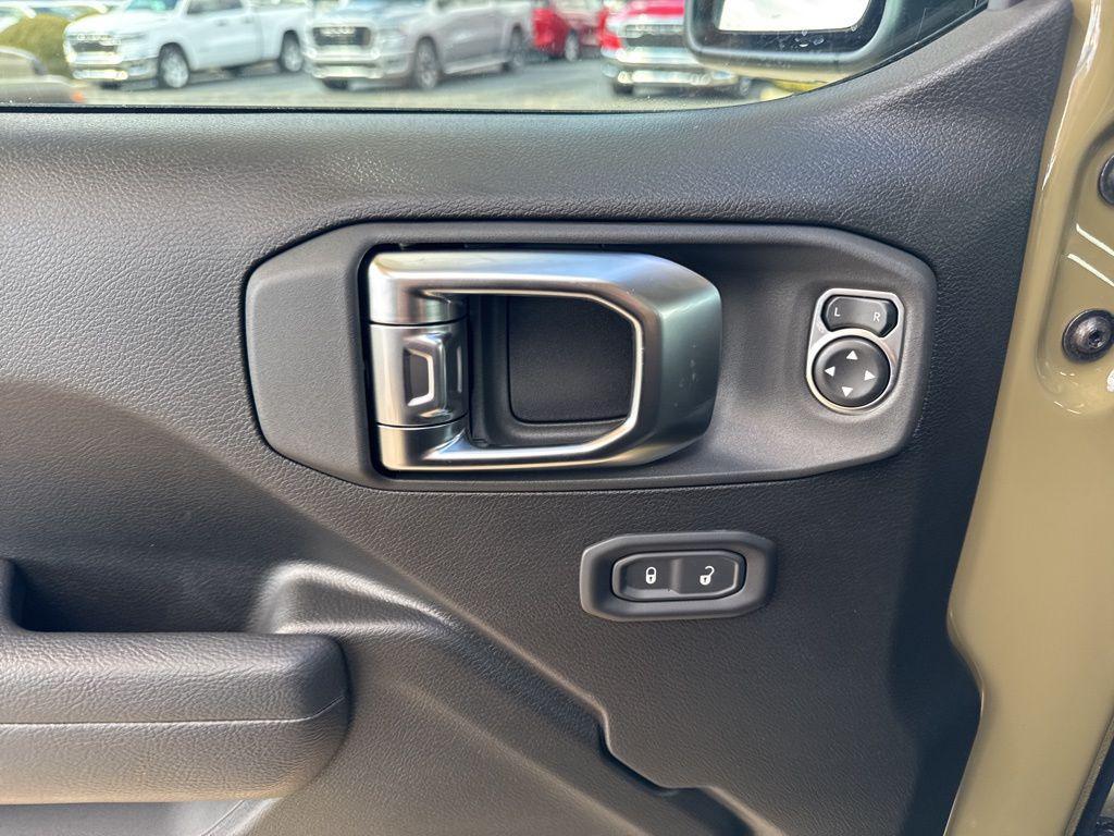 new 2025 Jeep Gladiator car, priced at $44,602
