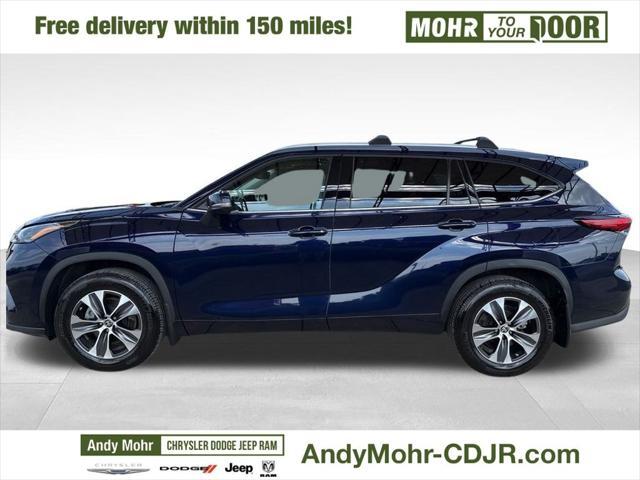 used 2022 Toyota Highlander car, priced at $37,900