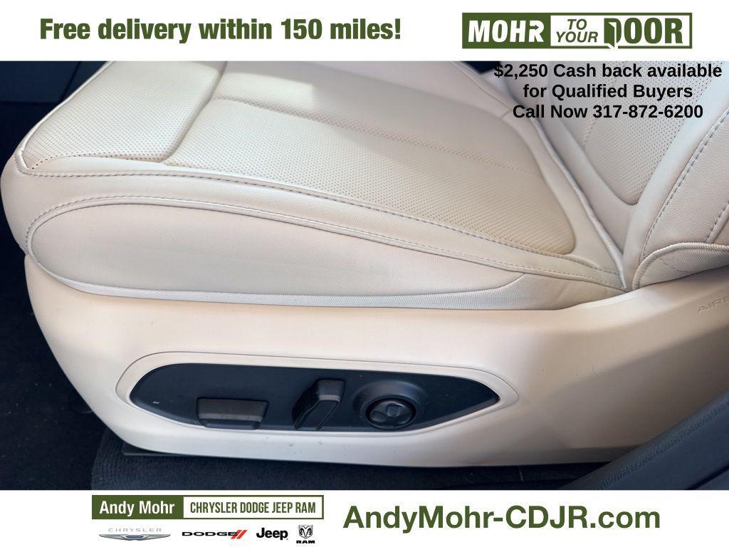new 2025 Jeep Grand Cherokee car, priced at $50,680