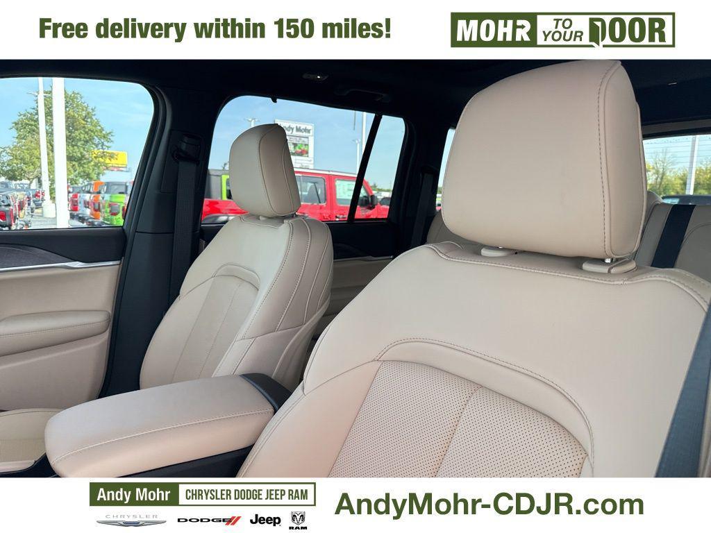 new 2025 Jeep Grand Cherokee car, priced at $48,590