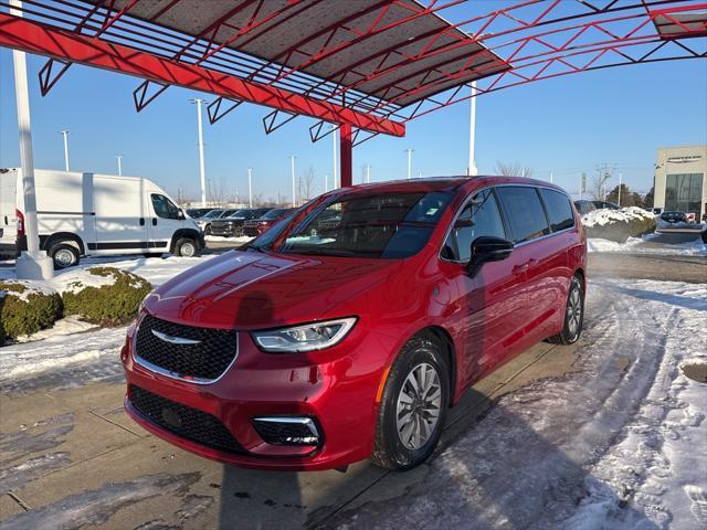 new 2025 Chrysler Pacifica Hybrid car, priced at $54,525