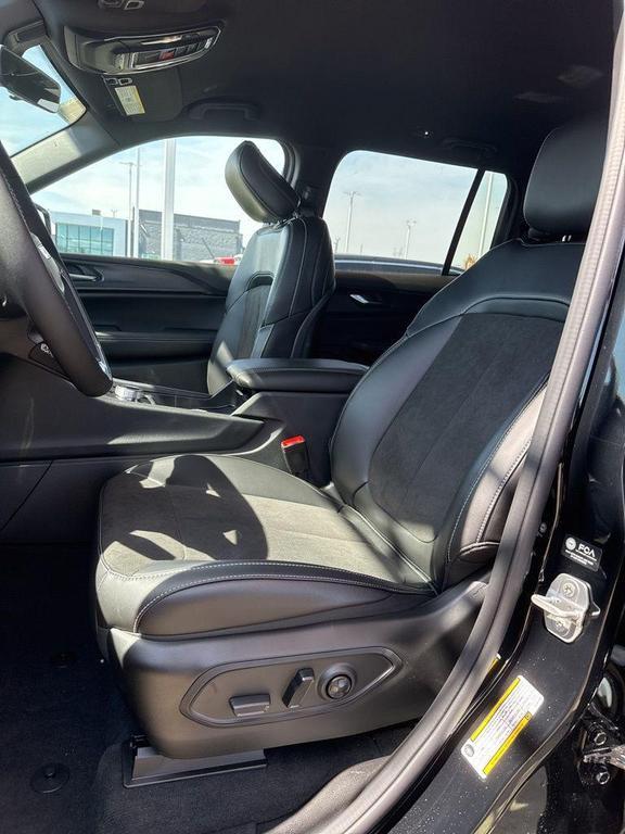 new 2025 Jeep Grand Cherokee car, priced at $41,344