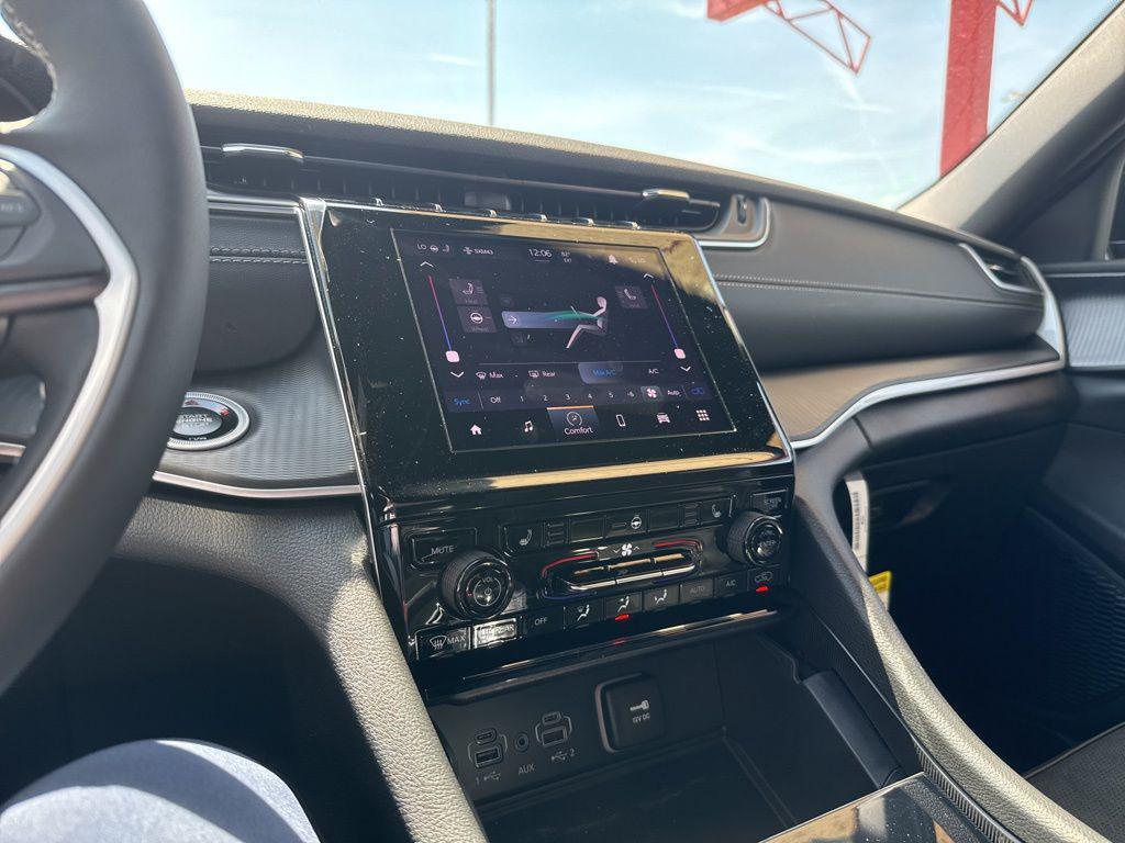 new 2025 Jeep Grand Cherokee car, priced at $41,344