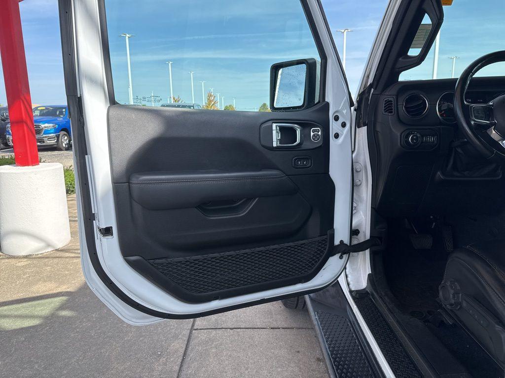 used 2022 Jeep Gladiator car, priced at $34,088