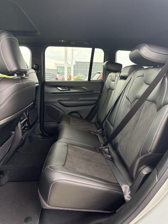 new 2025 Jeep Grand Cherokee car, priced at $46,120