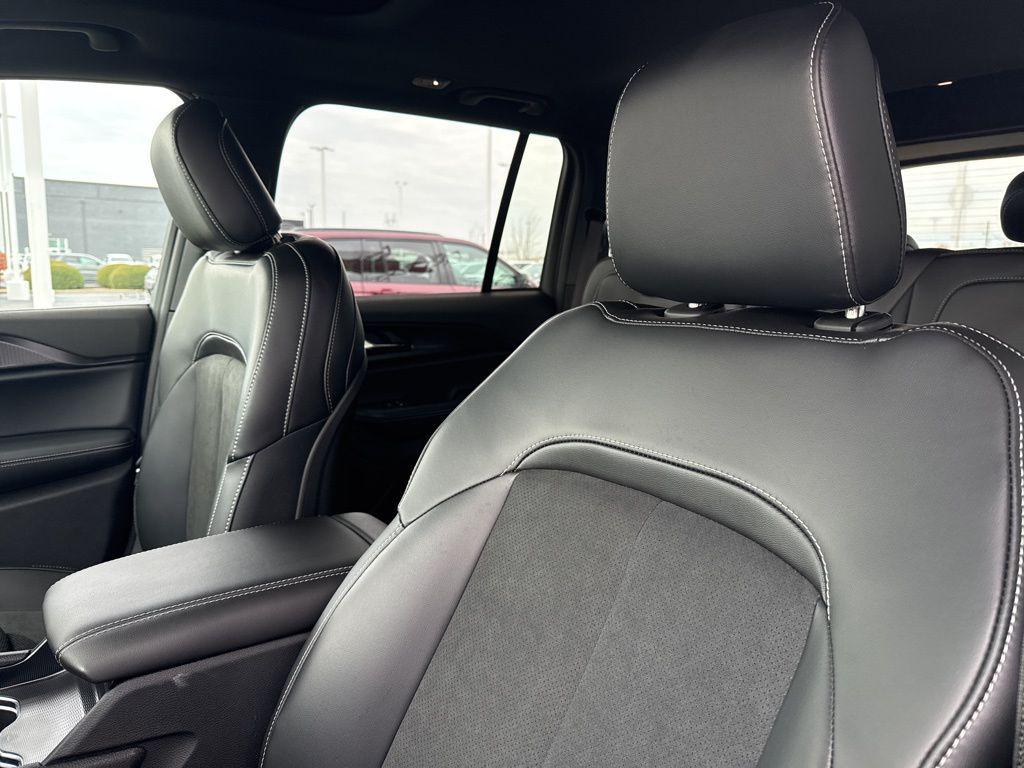 new 2025 Jeep Grand Cherokee car, priced at $46,120