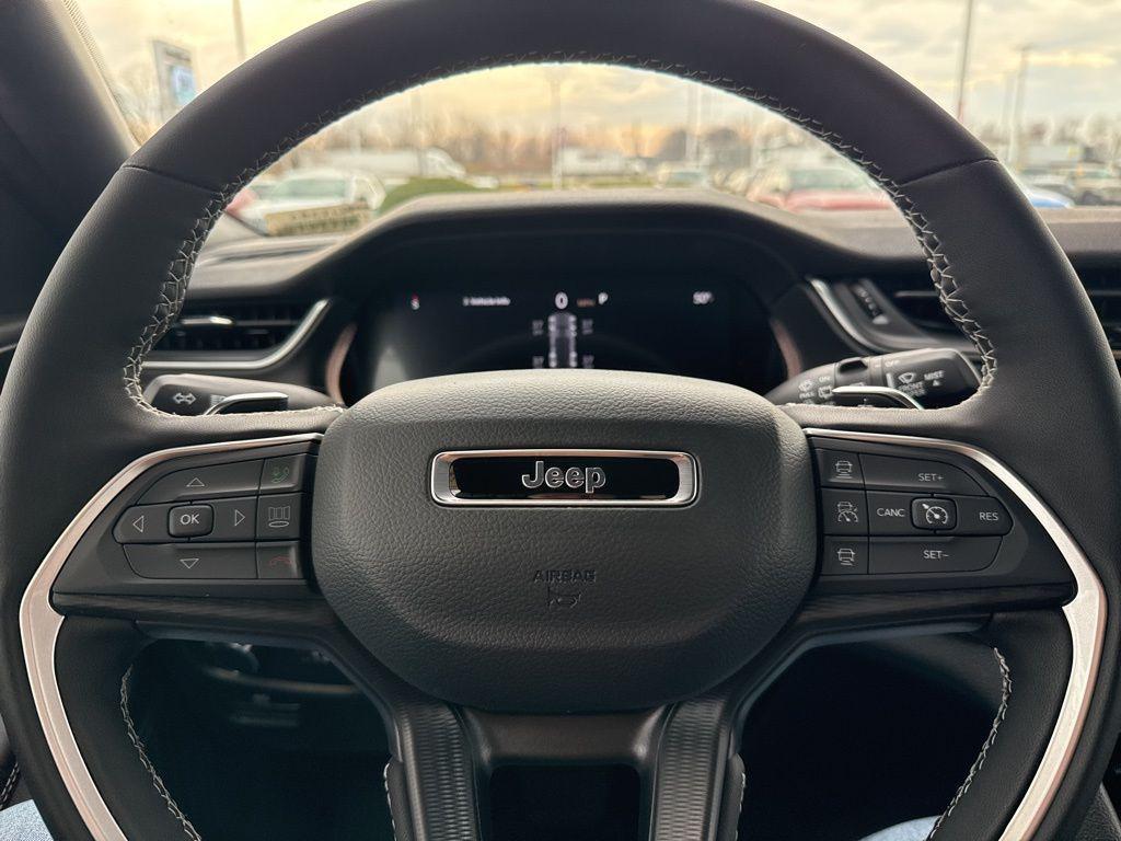 new 2025 Jeep Grand Cherokee car, priced at $46,120