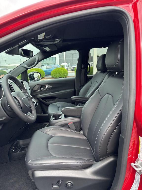 new 2025 Chrysler Pacifica car, priced at $41,815