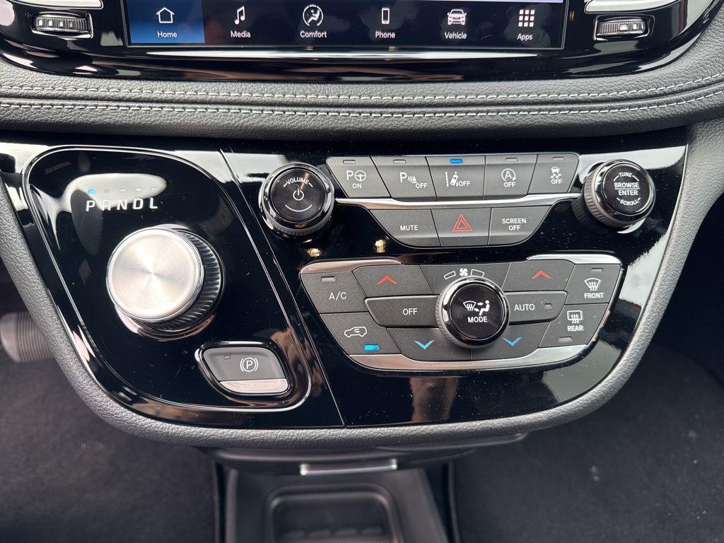 new 2025 Chrysler Pacifica car, priced at $41,815