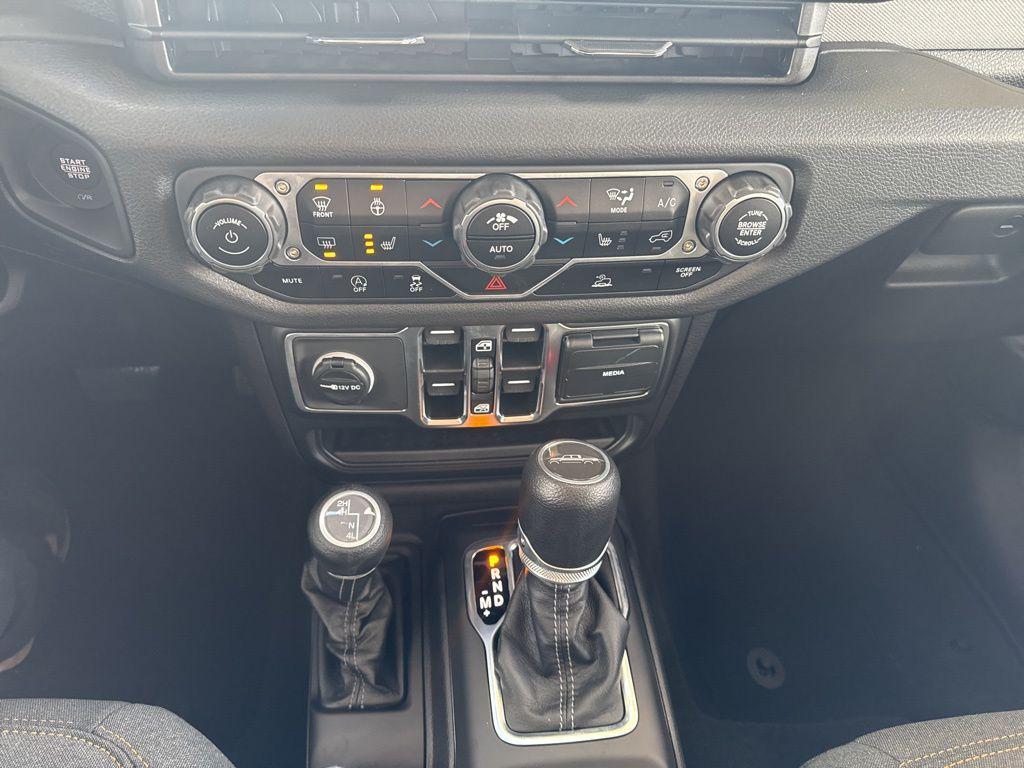 new 2025 Jeep Gladiator car, priced at $45,956