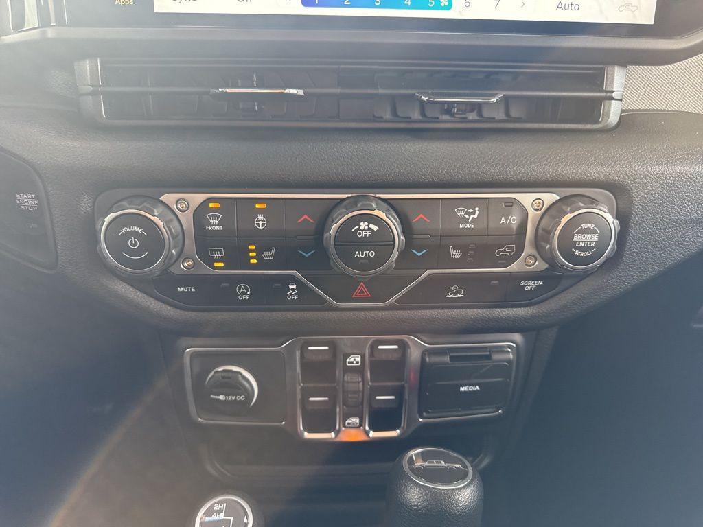 new 2025 Jeep Gladiator car, priced at $45,956