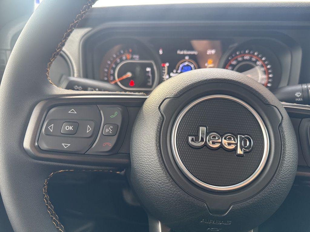 new 2025 Jeep Gladiator car, priced at $45,956