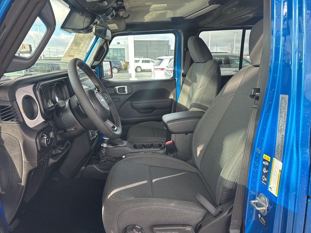 new 2025 Jeep Gladiator car, priced at $45,956
