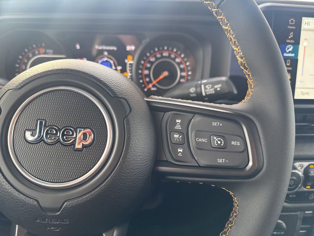 new 2025 Jeep Gladiator car, priced at $45,956