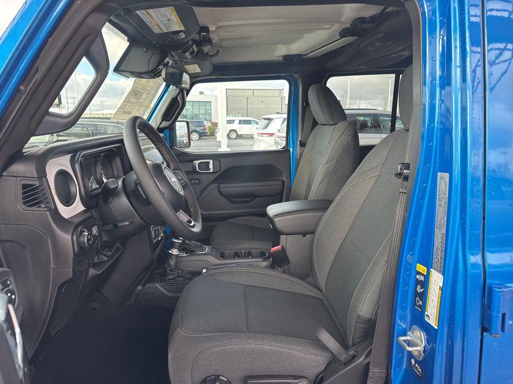 new 2025 Jeep Gladiator car, priced at $45,956