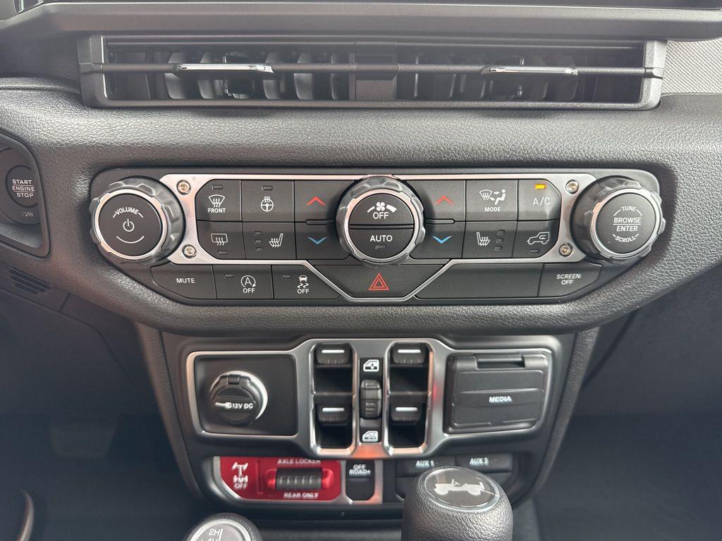 new 2025 Jeep Wrangler car, priced at $47,844