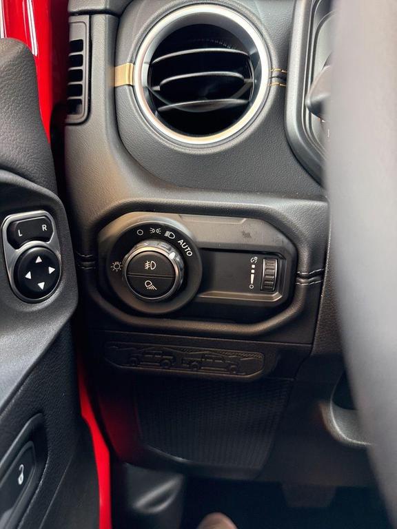 new 2025 Jeep Gladiator car, priced at $46,670