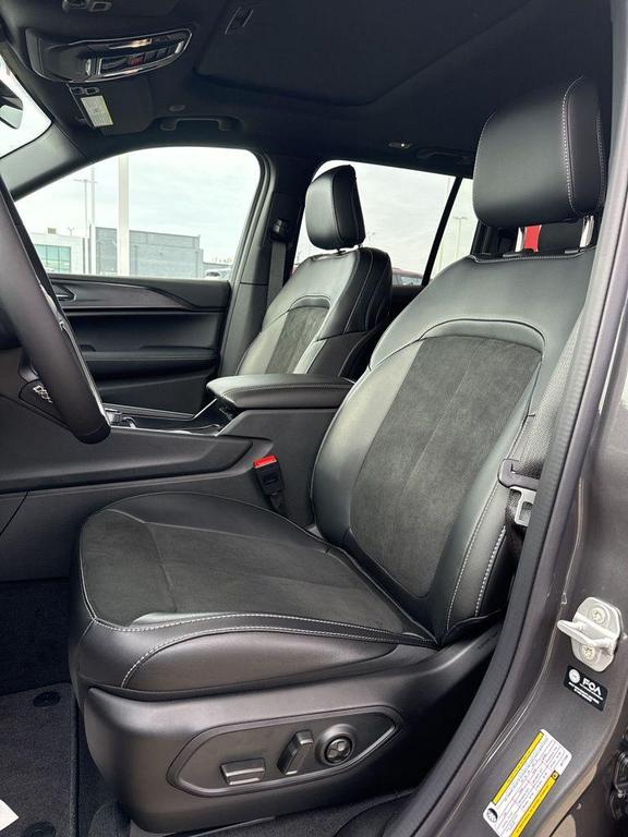 new 2025 Jeep Grand Cherokee car, priced at $46,120