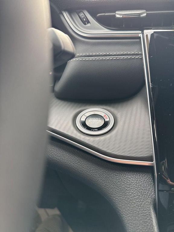 new 2025 Jeep Grand Cherokee car, priced at $46,120