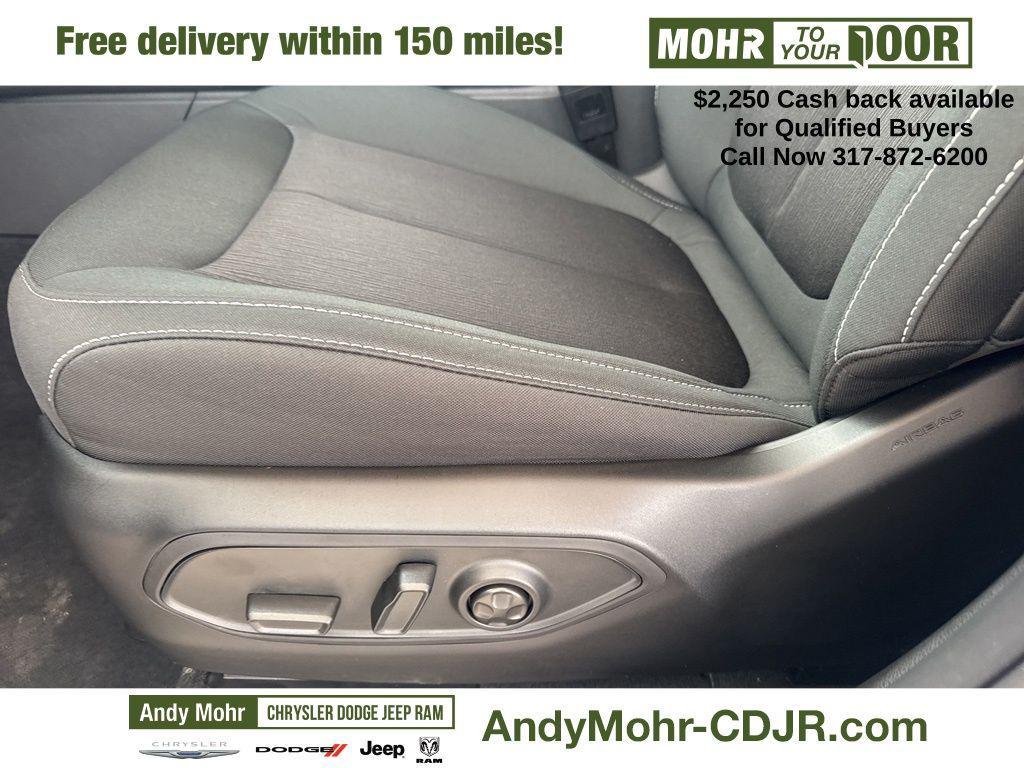 new 2025 Jeep Grand Cherokee car, priced at $40,965