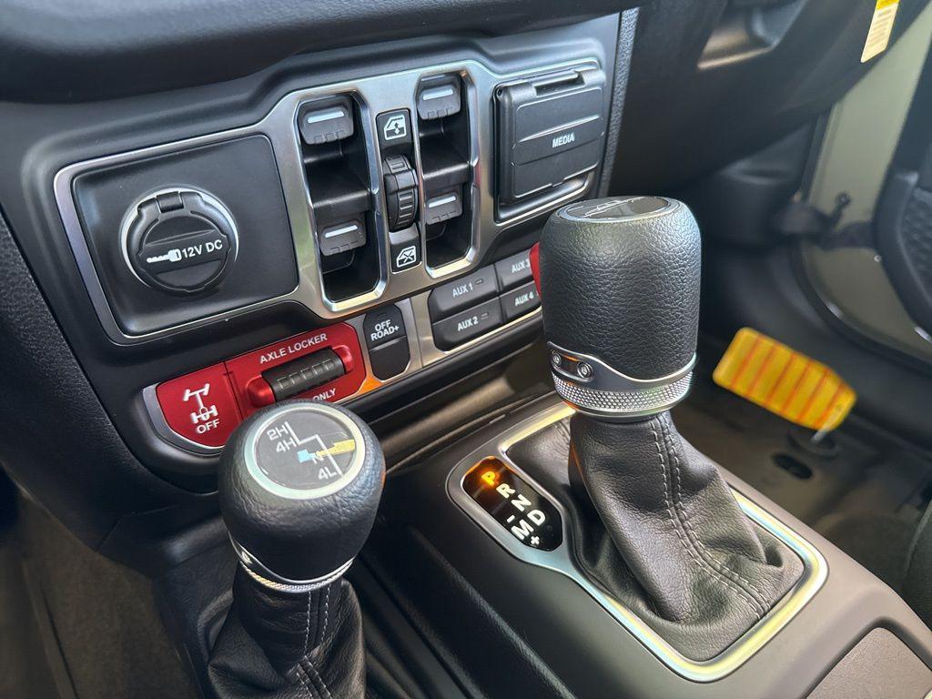 new 2025 Jeep Gladiator car, priced at $49,941