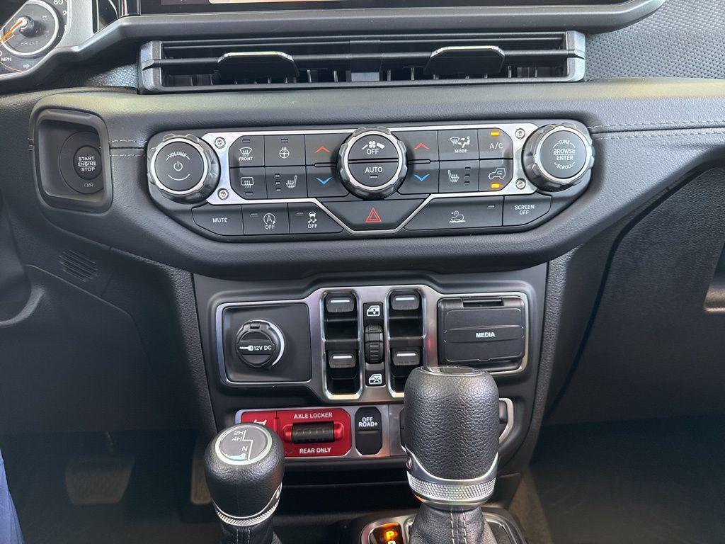 new 2025 Jeep Gladiator car, priced at $49,941