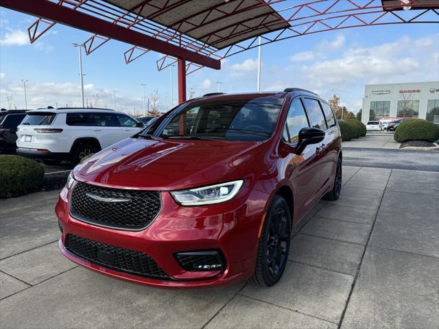 new 2024 Chrysler Pacifica car, priced at $44,662