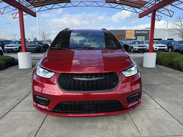 new 2024 Chrysler Pacifica car, priced at $44,662