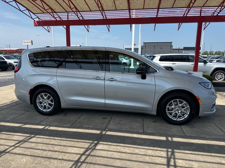 new 2024 Chrysler Pacifica car, priced at $37,237