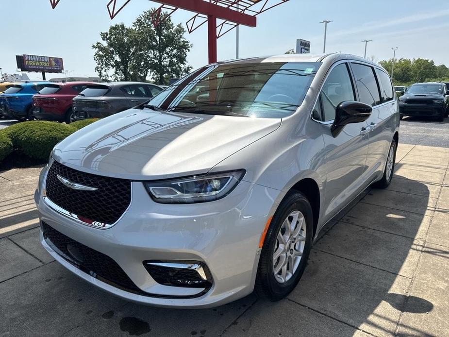 new 2024 Chrysler Pacifica car, priced at $37,237