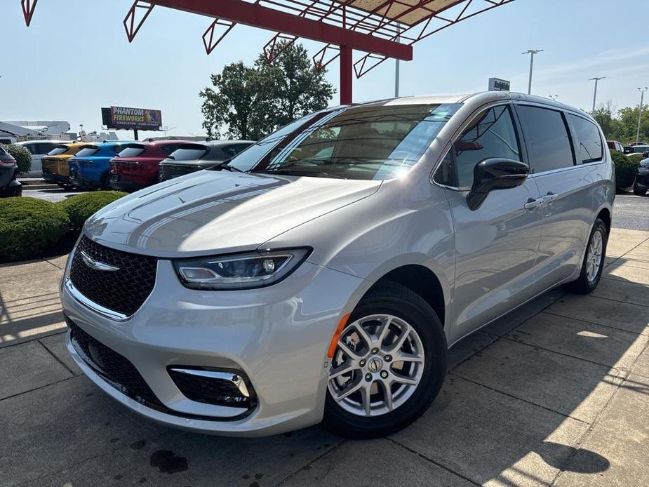 new 2024 Chrysler Pacifica car, priced at $37,237