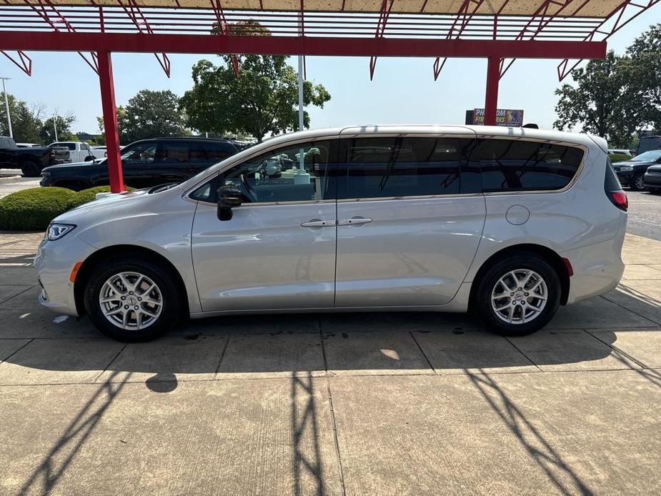 new 2024 Chrysler Pacifica car, priced at $37,237