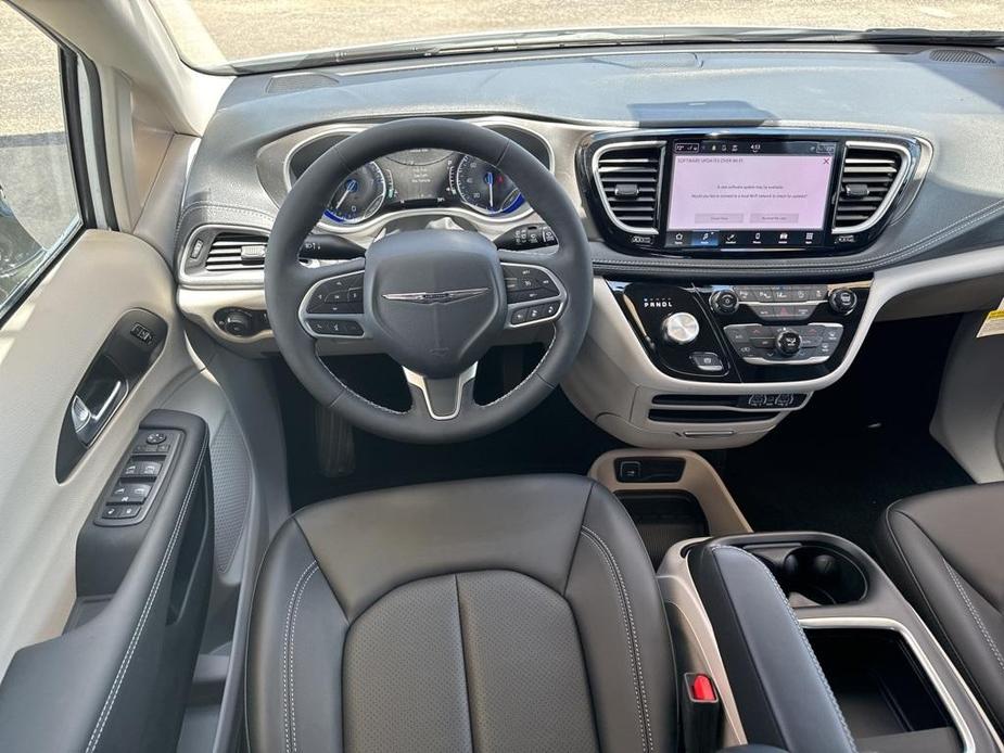 new 2024 Chrysler Pacifica car, priced at $43,182