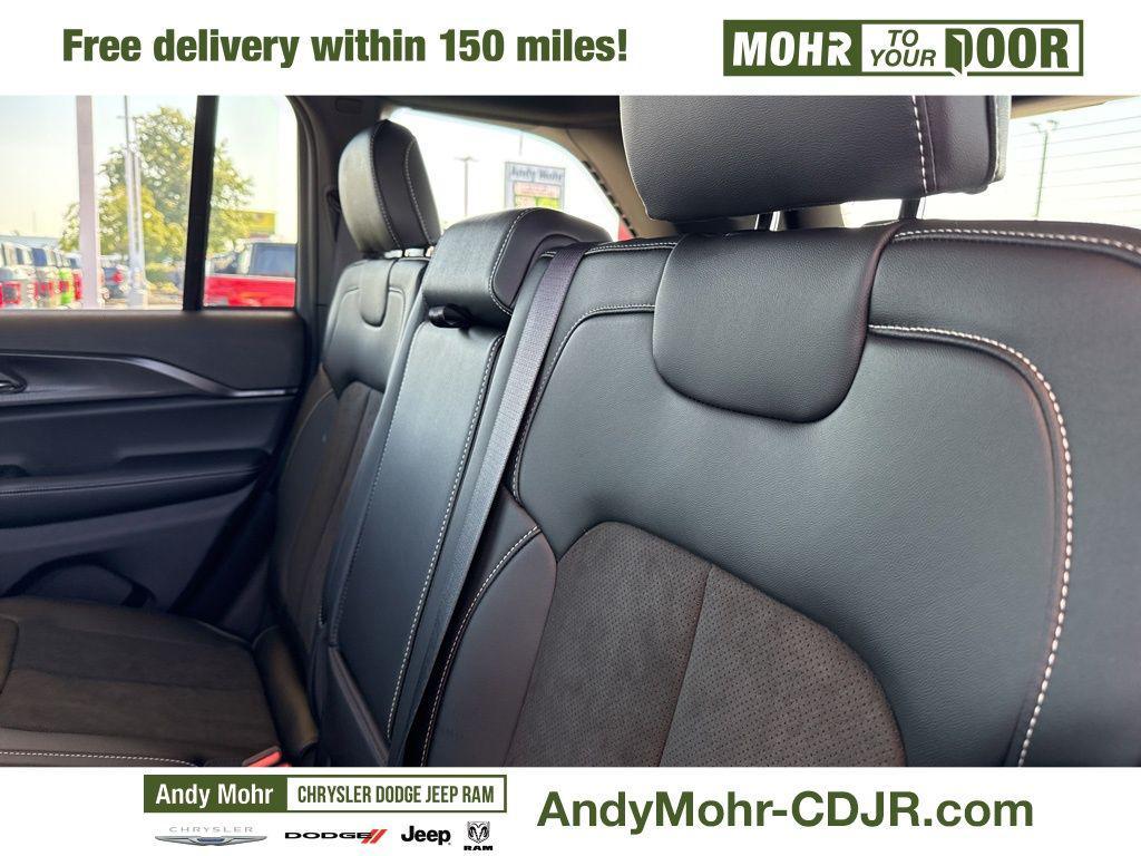 new 2025 Jeep Grand Cherokee car, priced at $45,525