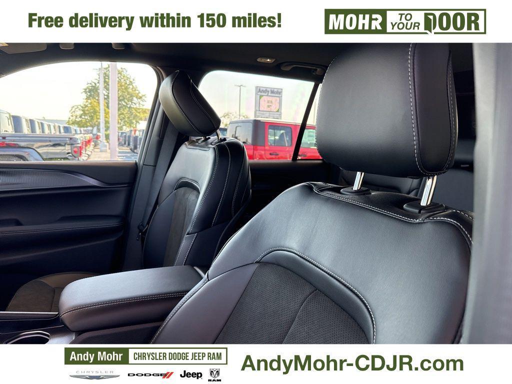 new 2025 Jeep Grand Cherokee car, priced at $45,525