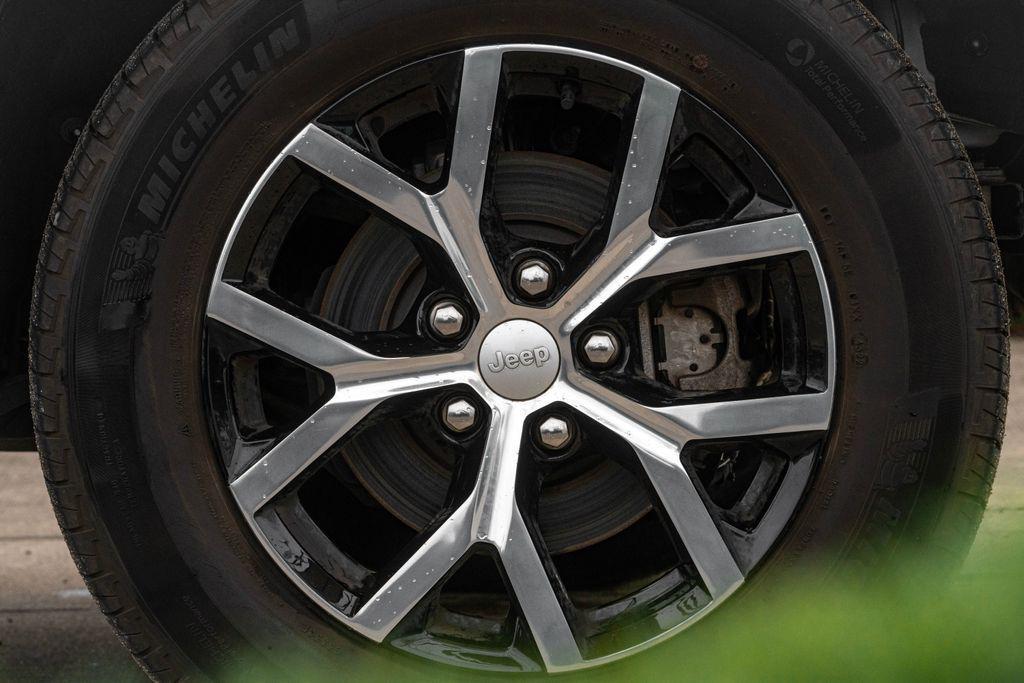 used 2023 Jeep Grand Cherokee car, priced at $31,444