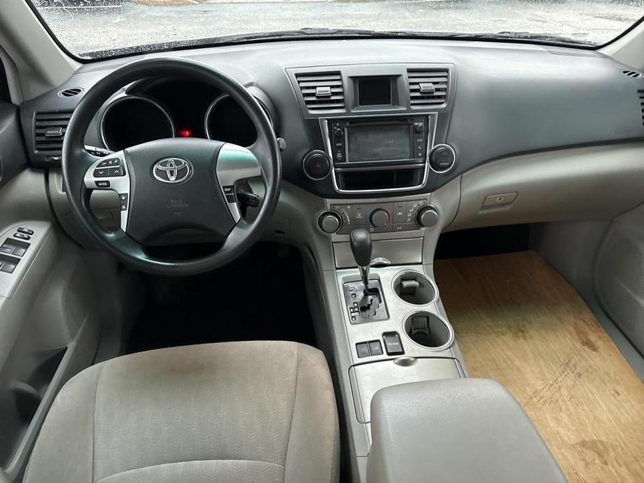 used 2013 Toyota Highlander car, priced at $9,000