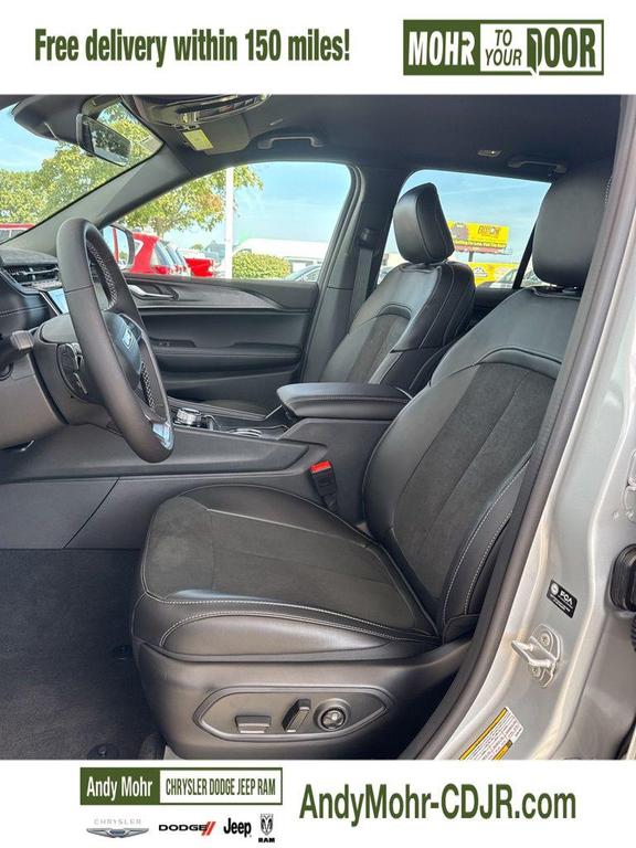 new 2025 Jeep Grand Cherokee car, priced at $43,975
