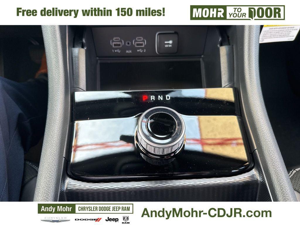 new 2025 Jeep Grand Cherokee car, priced at $43,975
