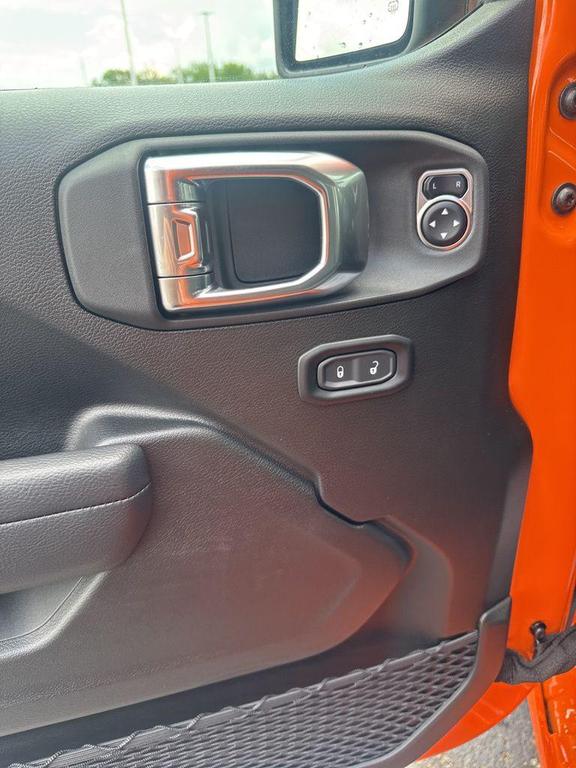 new 2025 Jeep Wrangler car, priced at $46,973