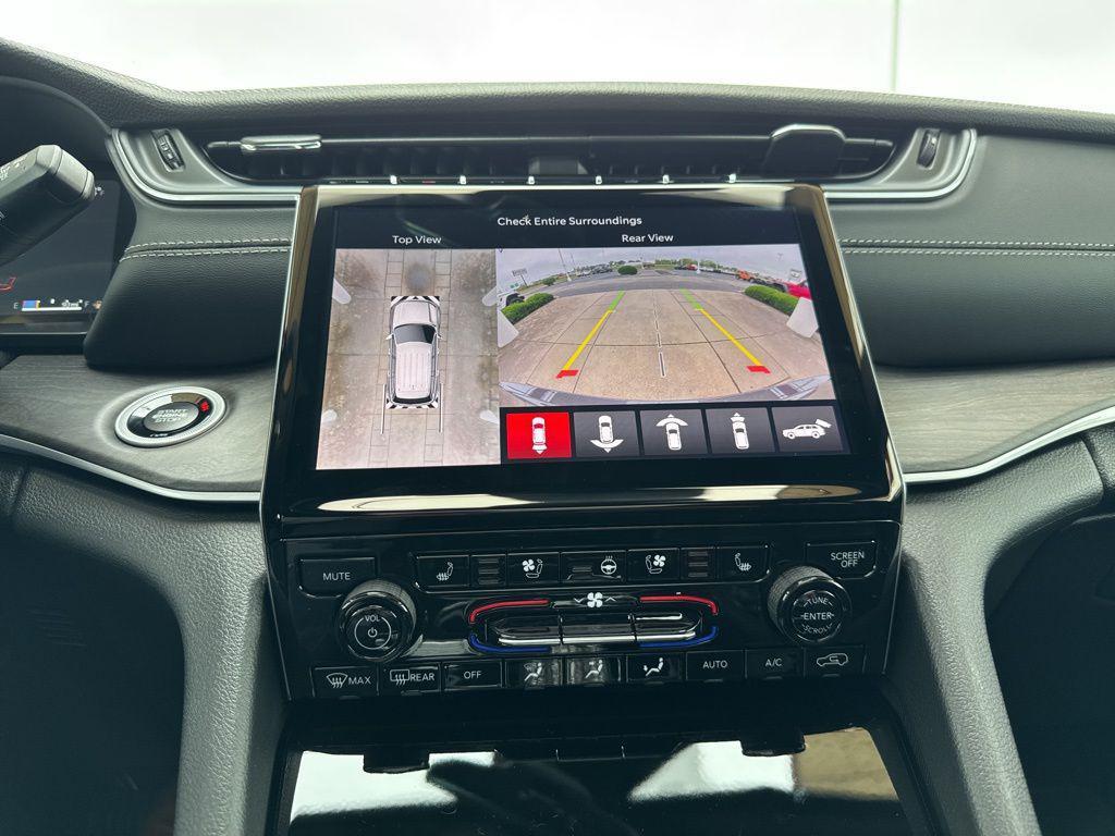 new 2025 Jeep Grand Cherokee car, priced at $50,180