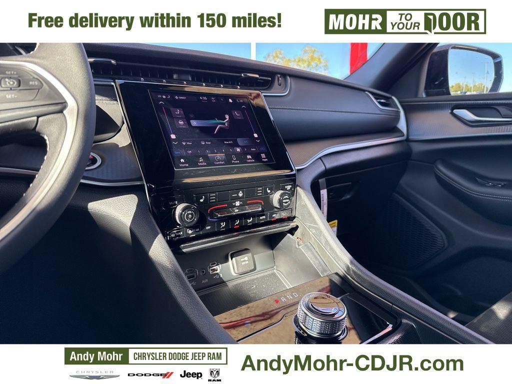 new 2025 Jeep Grand Cherokee car, priced at $50,180