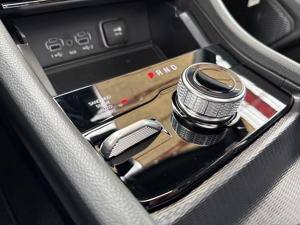 new 2025 Jeep Grand Cherokee car, priced at $50,180