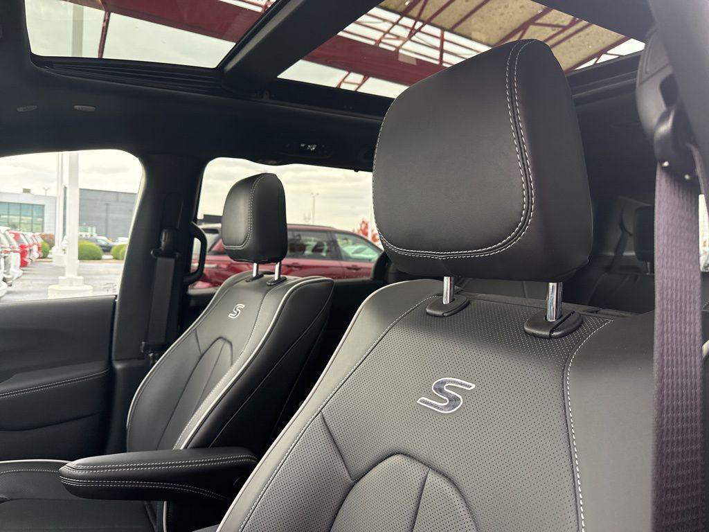 new 2026 Chrysler Pacifica car, priced at $56,755