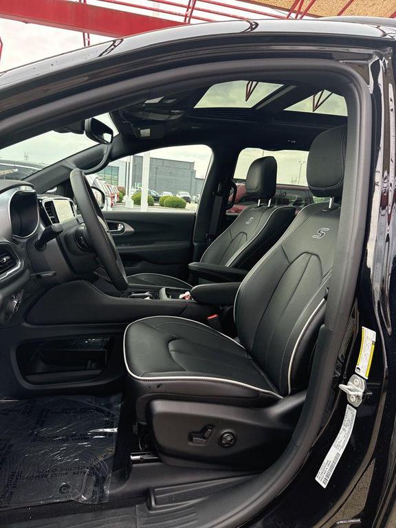 new 2026 Chrysler Pacifica car, priced at $56,755