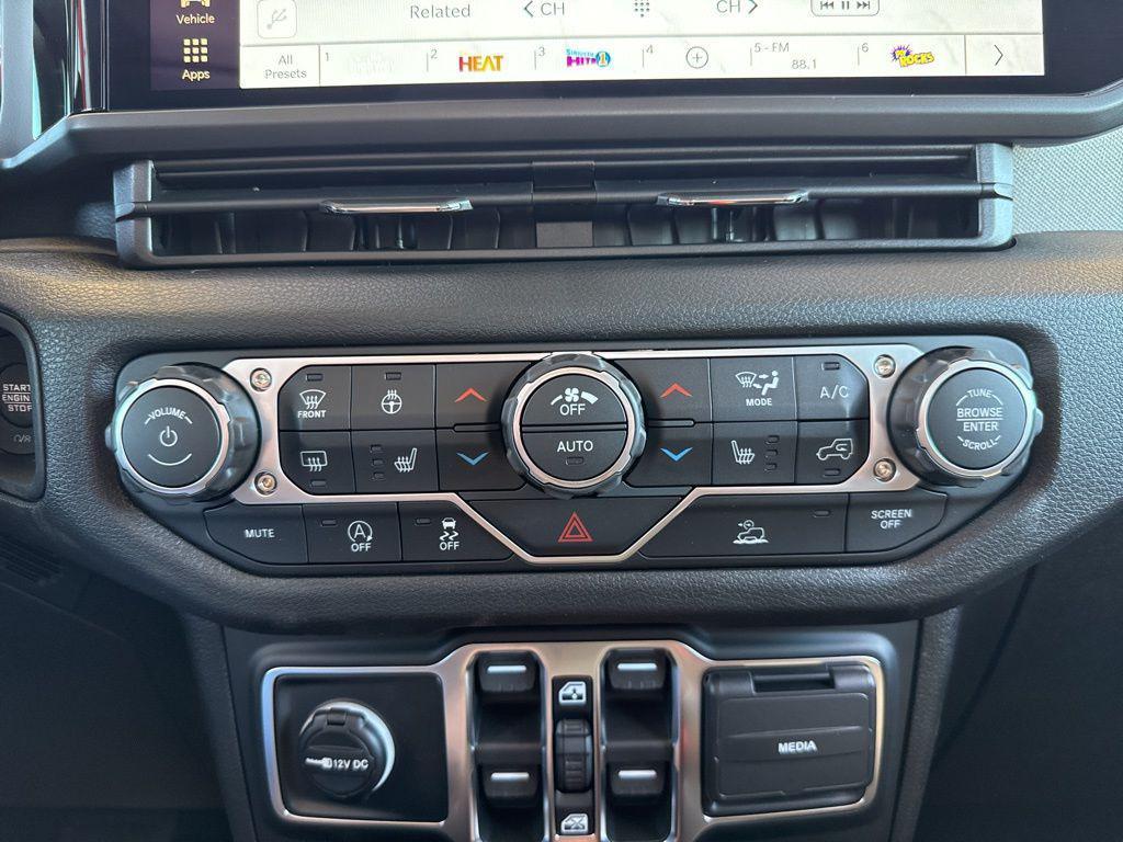 new 2026 Jeep Gladiator car, priced at $50,325