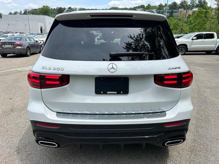 new 2024 Mercedes-Benz GLB 250 car, priced at $54,880