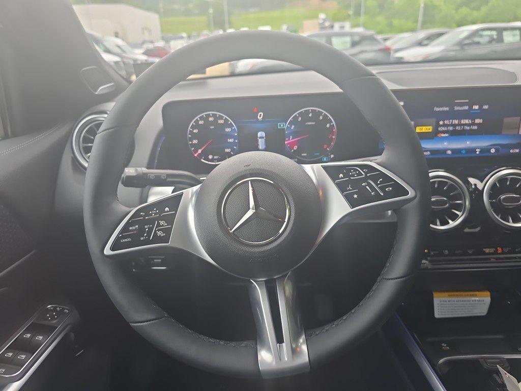 new 2025 Mercedes-Benz GLB 250 car, priced at $52,890